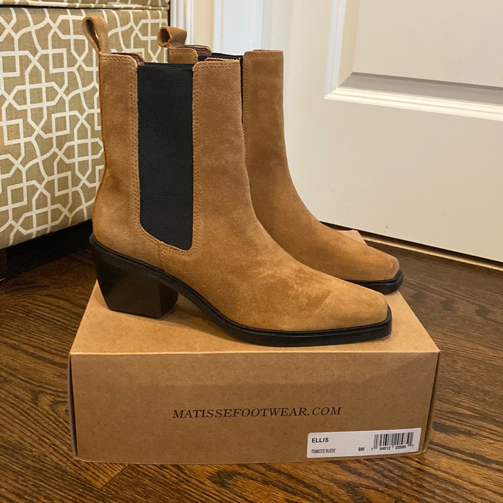 NEW Matisse Ellis chelsea size 9 tobacco suede booties